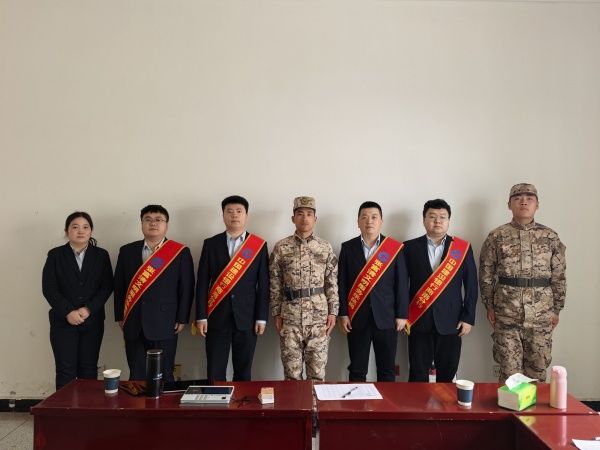 建行商洛商州支行党支部“张富清金融服务队” 赴武警支队训练基地开展“送服务进军营”活动