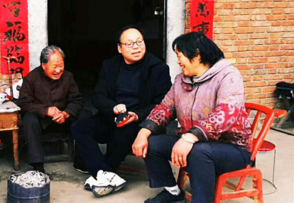 农行商洛分行：秦岭南麓弯弯山路上“孺子牛”