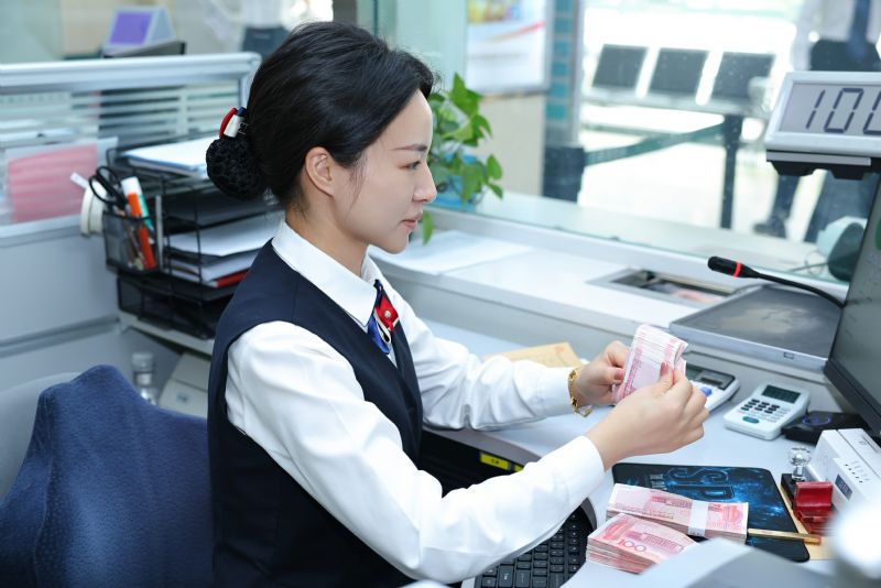 丹凤农商银行服务纪实
